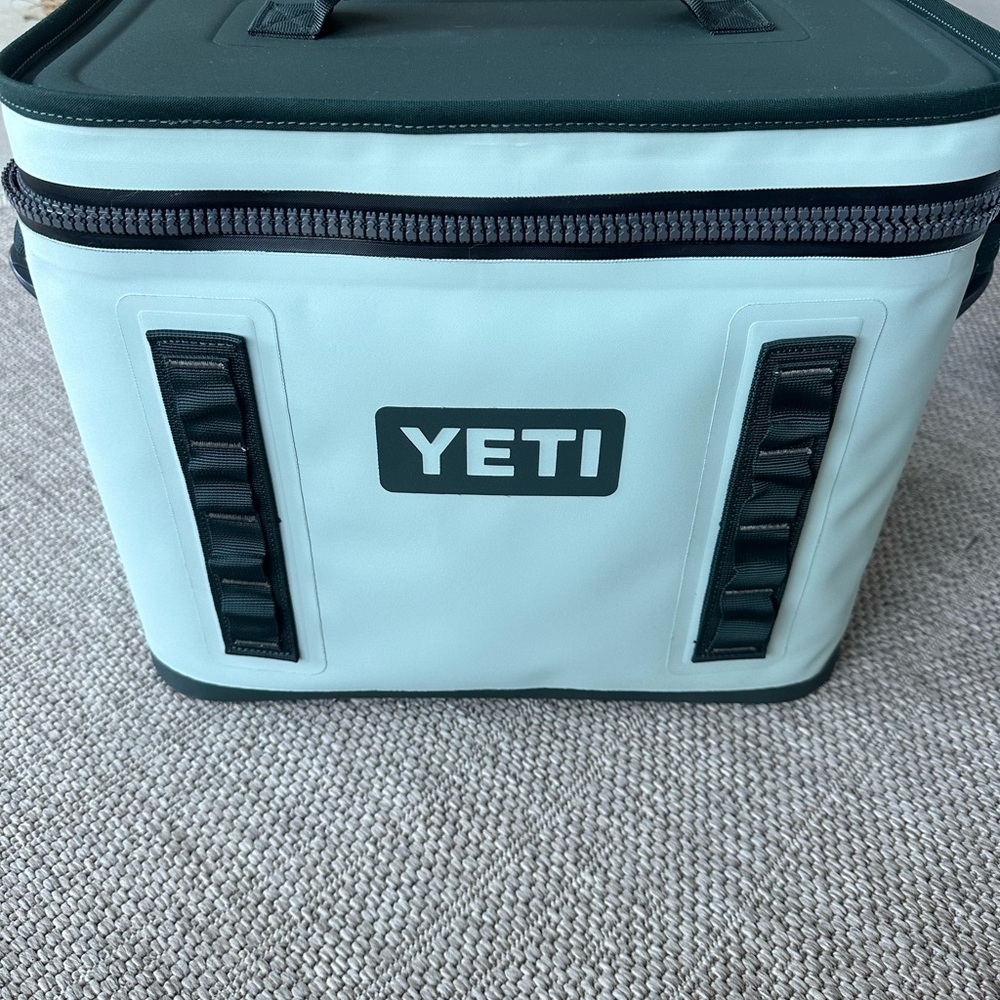 YETI Hopper Flip 18 Sagebrush Green